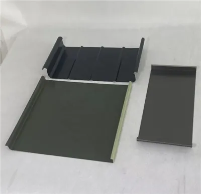 לוחות גג מתכת נעולים לעומת לוחות תפר עומדים .